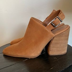 NWOB Vince Camuto ’Shootie’ Womens 11